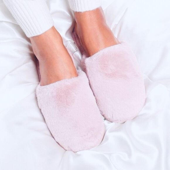 Jessica Simpson Pink Plush Faux Fur Slippers - Picture 1 of 16